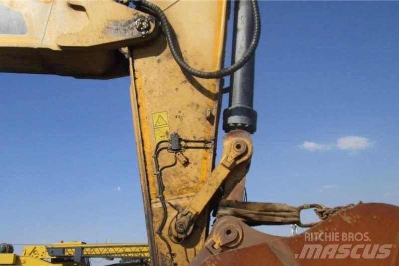 CAT 374FL Εκσκαφάκι (διαβολάκι) < 7t