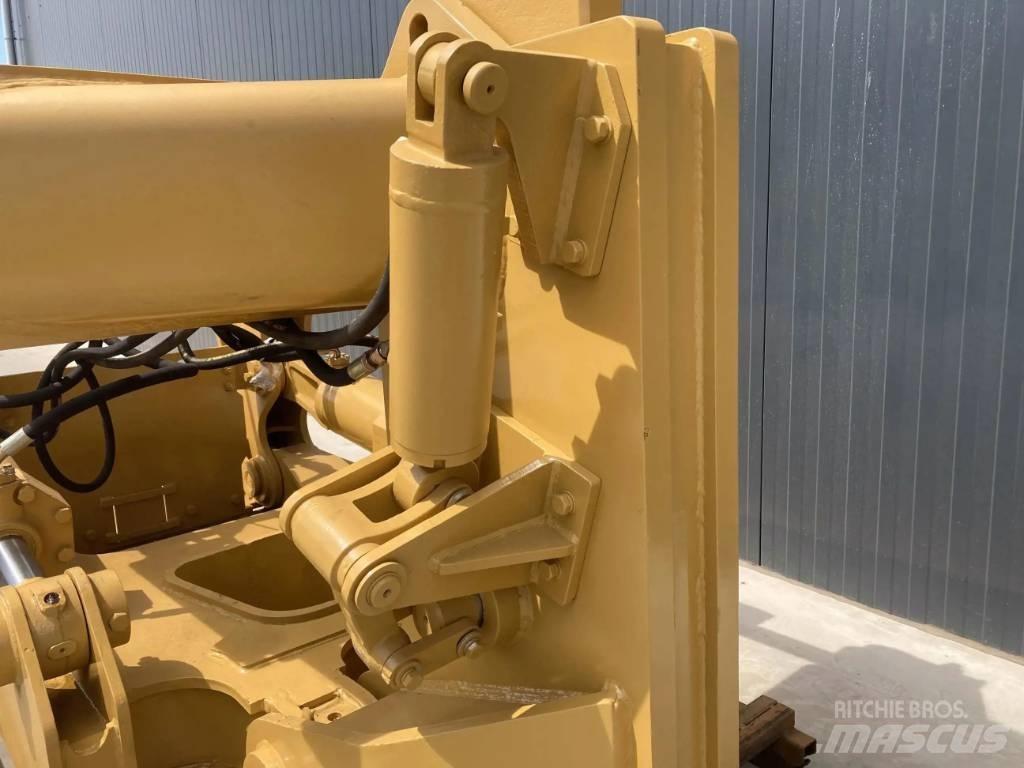 CAT D8T Εκχερσωτές