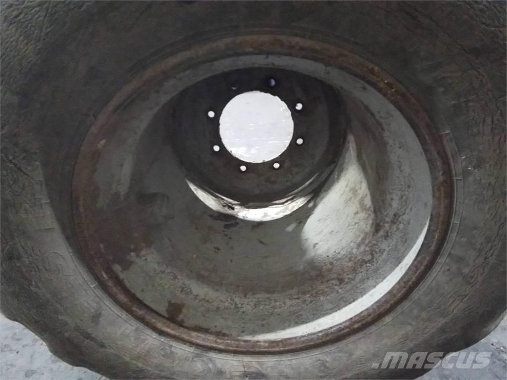 Valmet 820 24x22,5 Ελαστικά και ζάντες