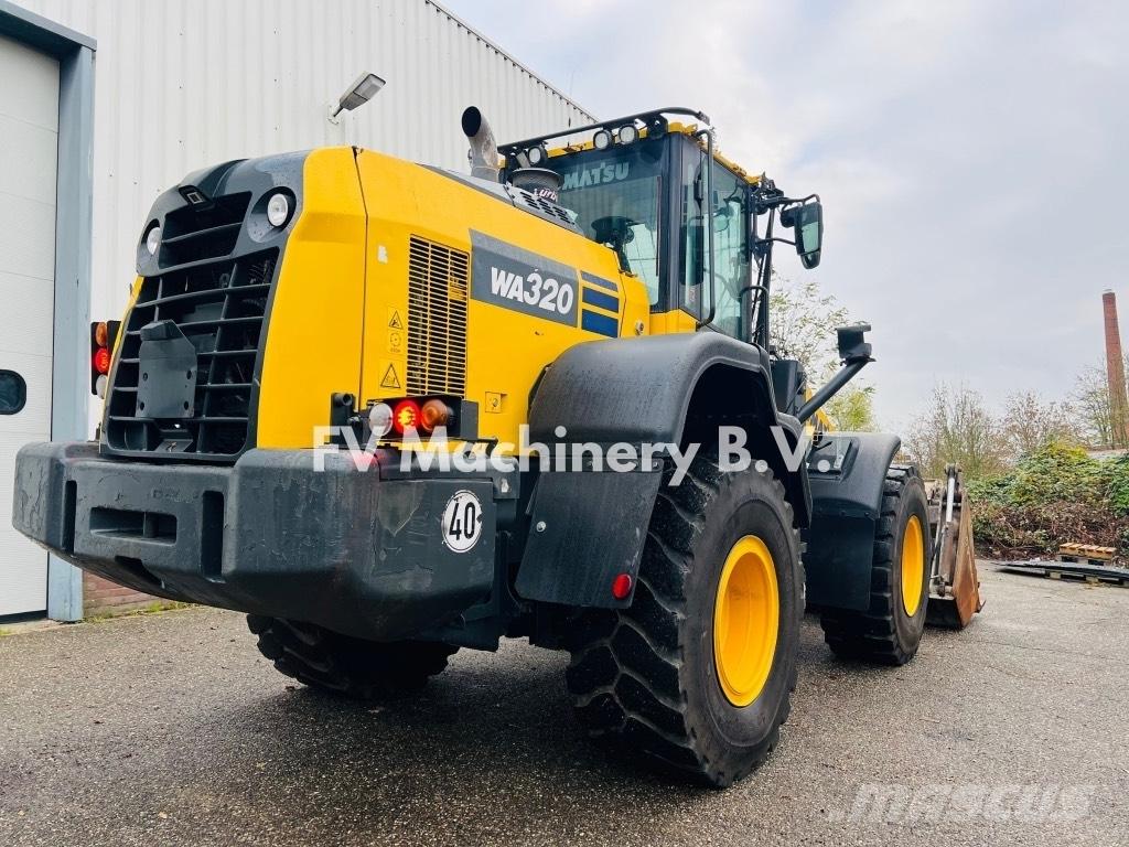 Komatsu WA320 Φορτωτές με λάστιχα (Τροχοφόροι)