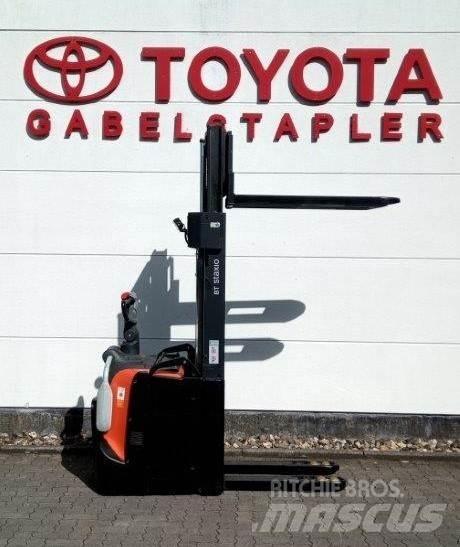 Toyota SPE140L Παλετοφόρα πεζού χειριστή με ιστό