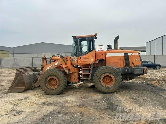Doosan DL 300 Φορτωτές με λάστιχα (Τροχοφόροι)