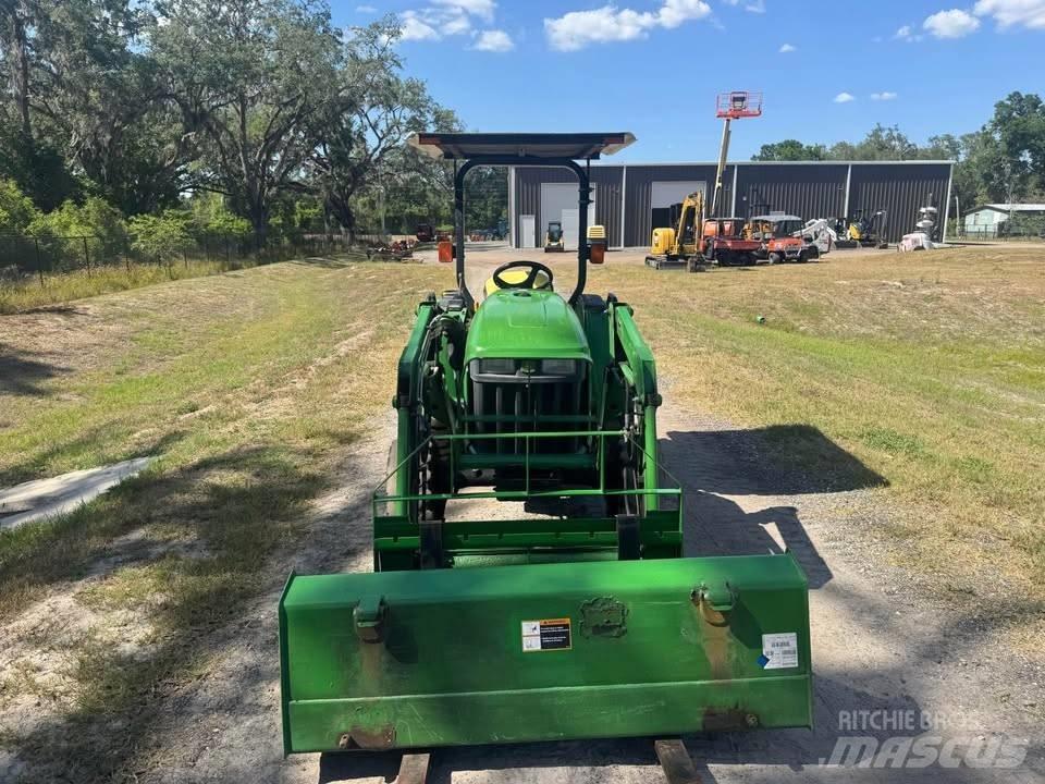 John Deere 3038 E Τρακτέρ