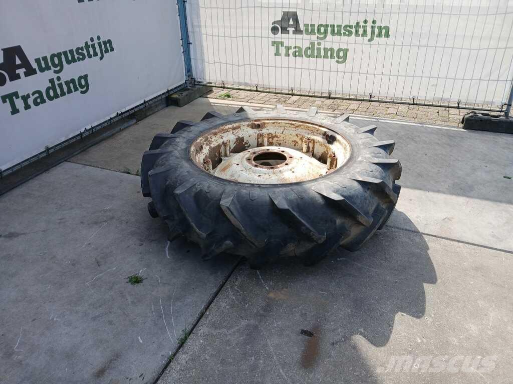 Renault 781-4 Τρακτέρ