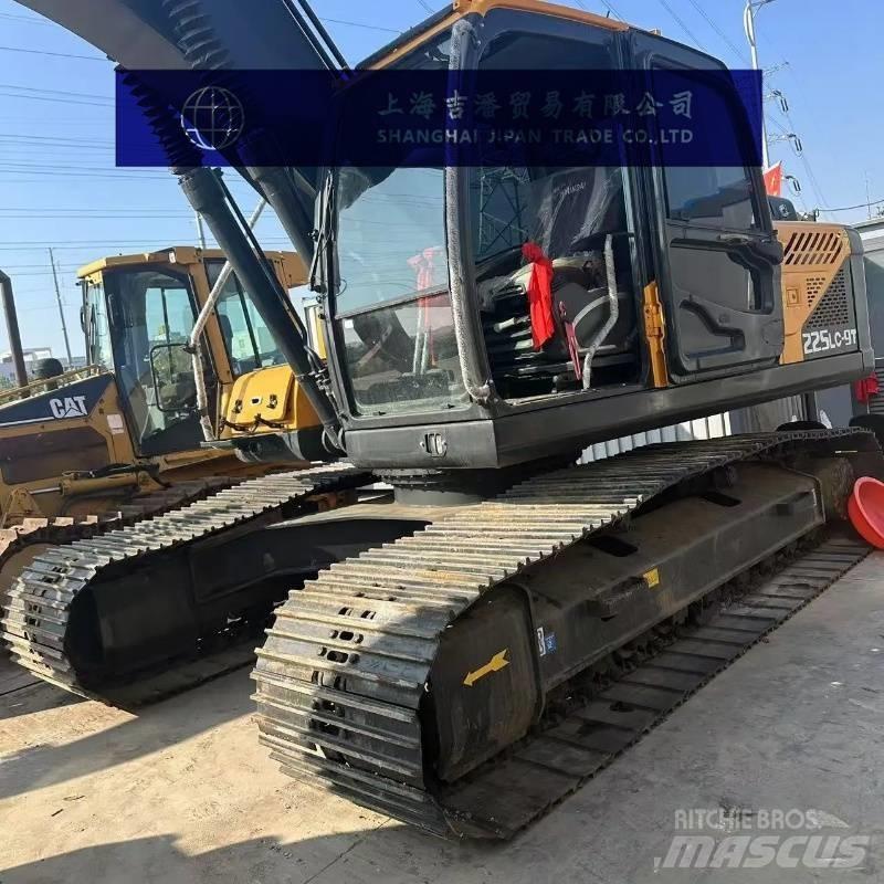 Hyundai R225 Εκσκαφείς με ερπύστριες
