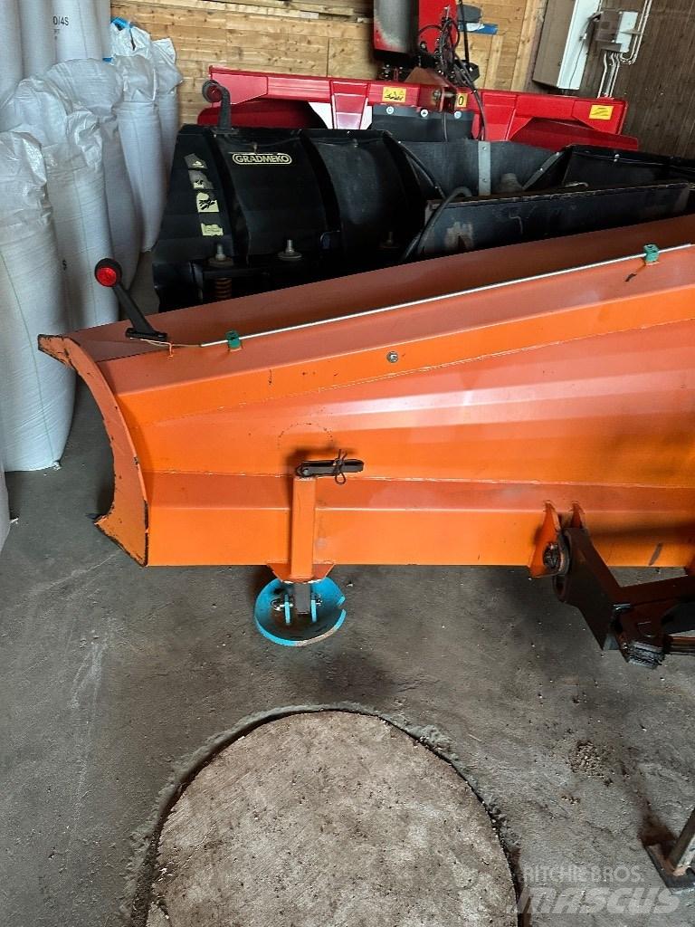 FMG AA 300 Εκχιονιστήρες και χιονοδιώχτες