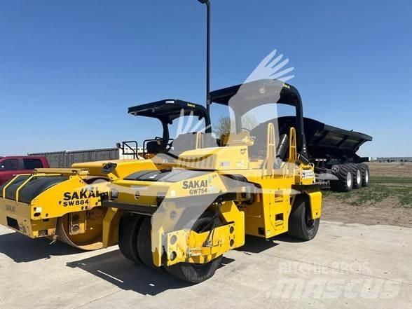 Sakai GW754 Κύλινδροι με επίσωτρα με αέρα