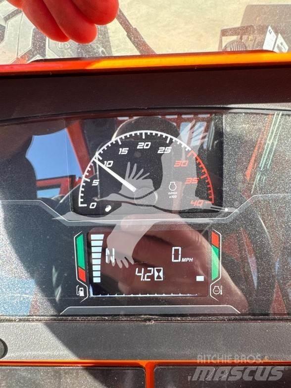 SkyTrak 8042 Τηλεσκοπικοί ανυψωτές