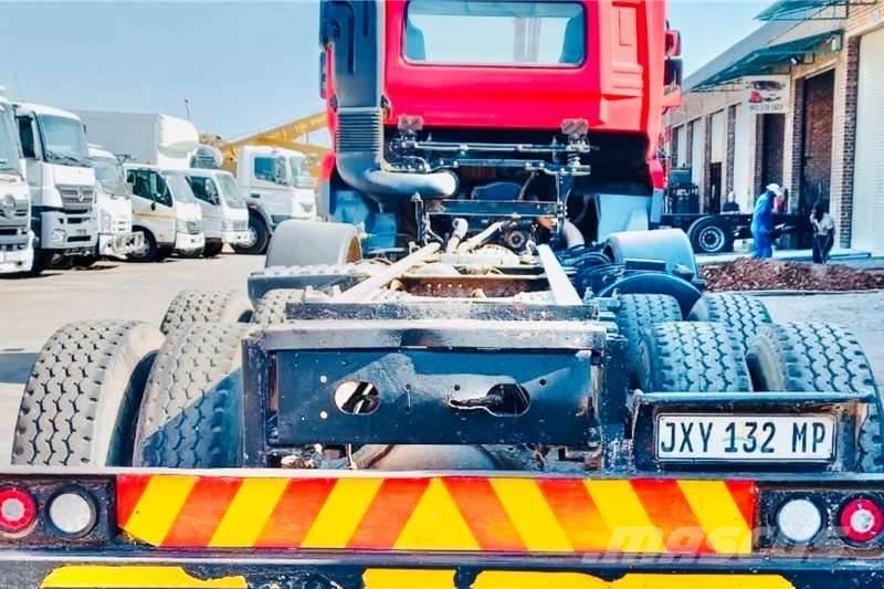 UD CGE 370 8x4 Άλλα Φορτηγά