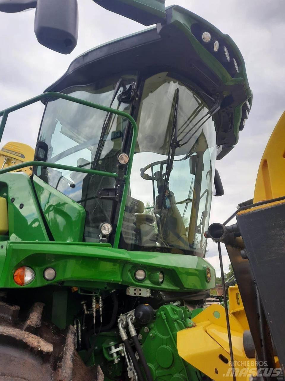 John Deere 8200 i Μηχανές χορτονομής