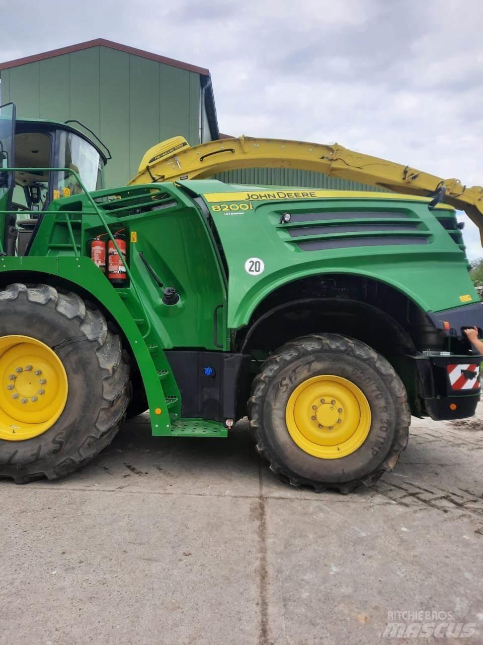 John Deere 8200 i Μηχανές χορτονομής
