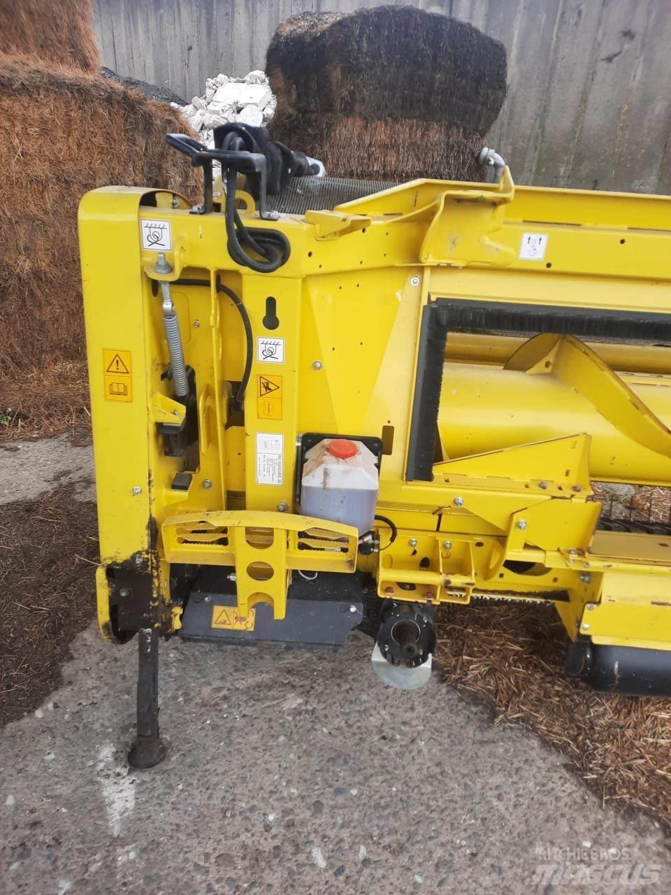 John Deere 8200 i Μηχανές χορτονομής