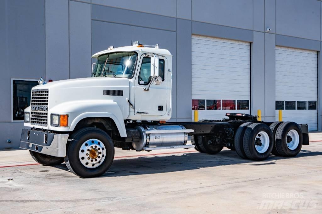 Mack CHN 613 Τράκτορες