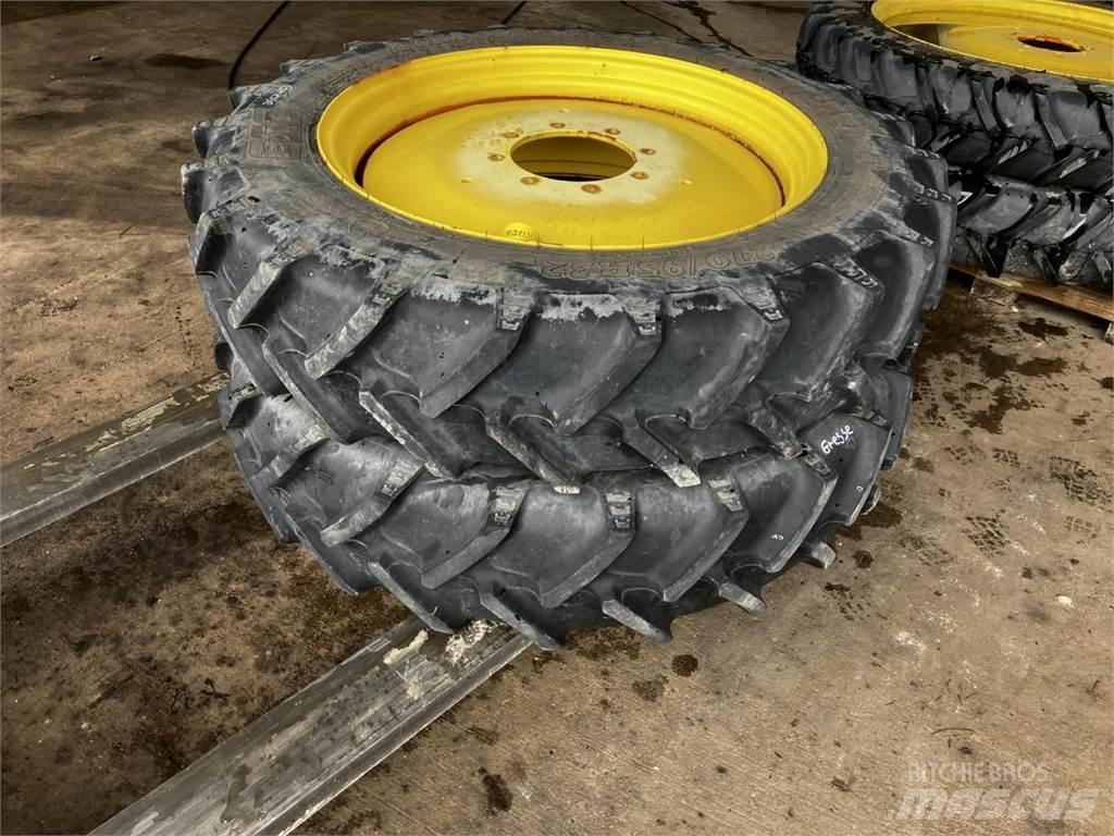 BKT 270/95R32 Ελαστικά και ζάντες