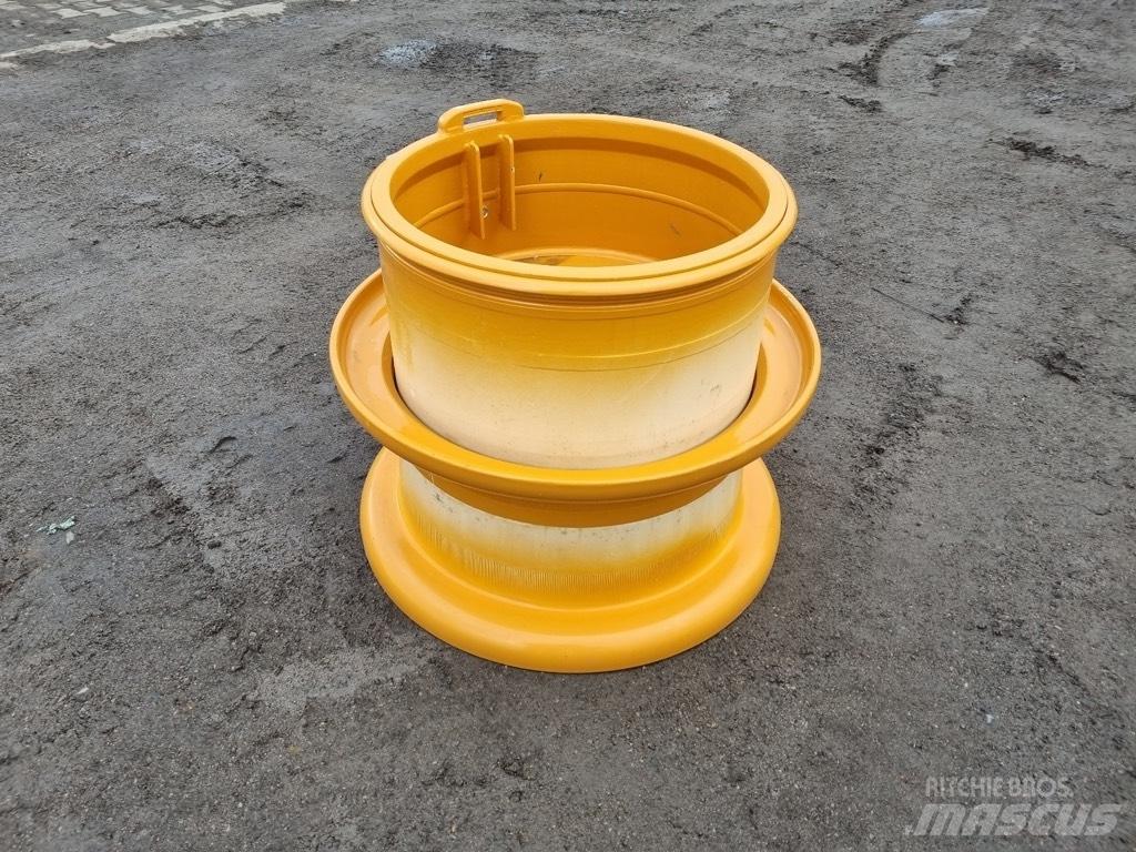 CASE 921 E rims Ελαστικά και ζάντες