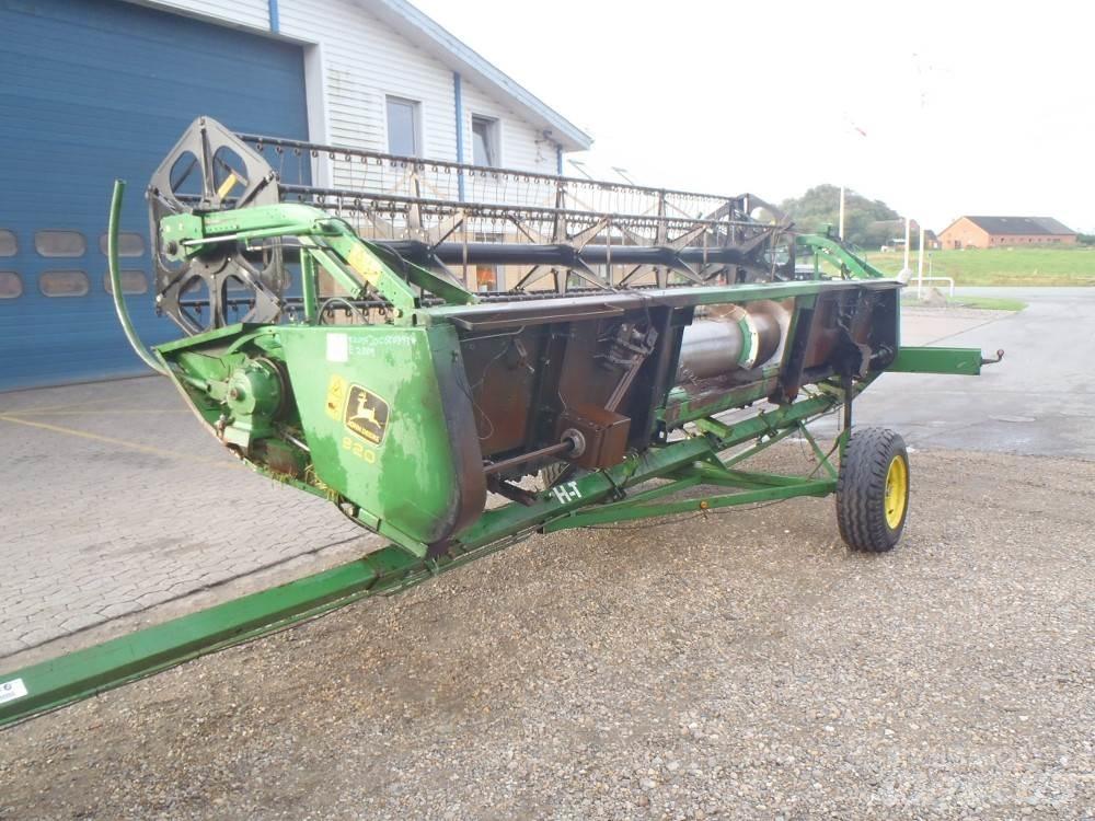 John Deere 920 Τρακτέρ