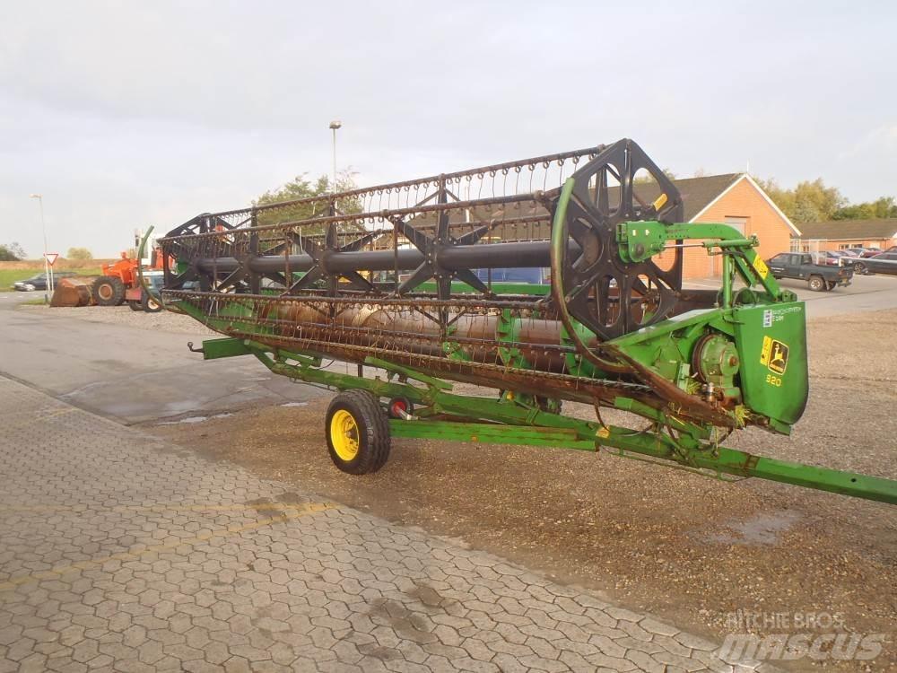 John Deere 920 Τρακτέρ