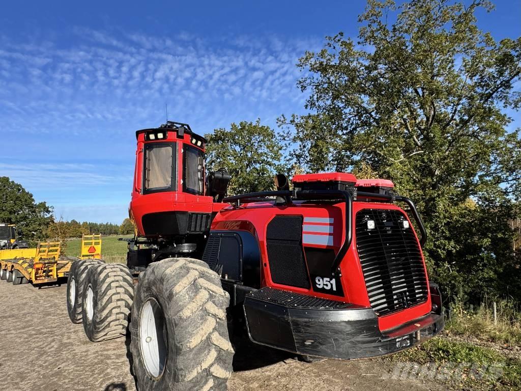 Komatsu 951 Θεριζοαλωνιστικές μηχανές