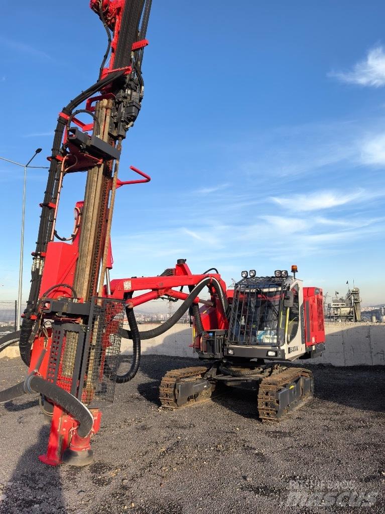 Sandvik DX 800 Εξοπλισμός επιφανειακών γεωτρήσεων