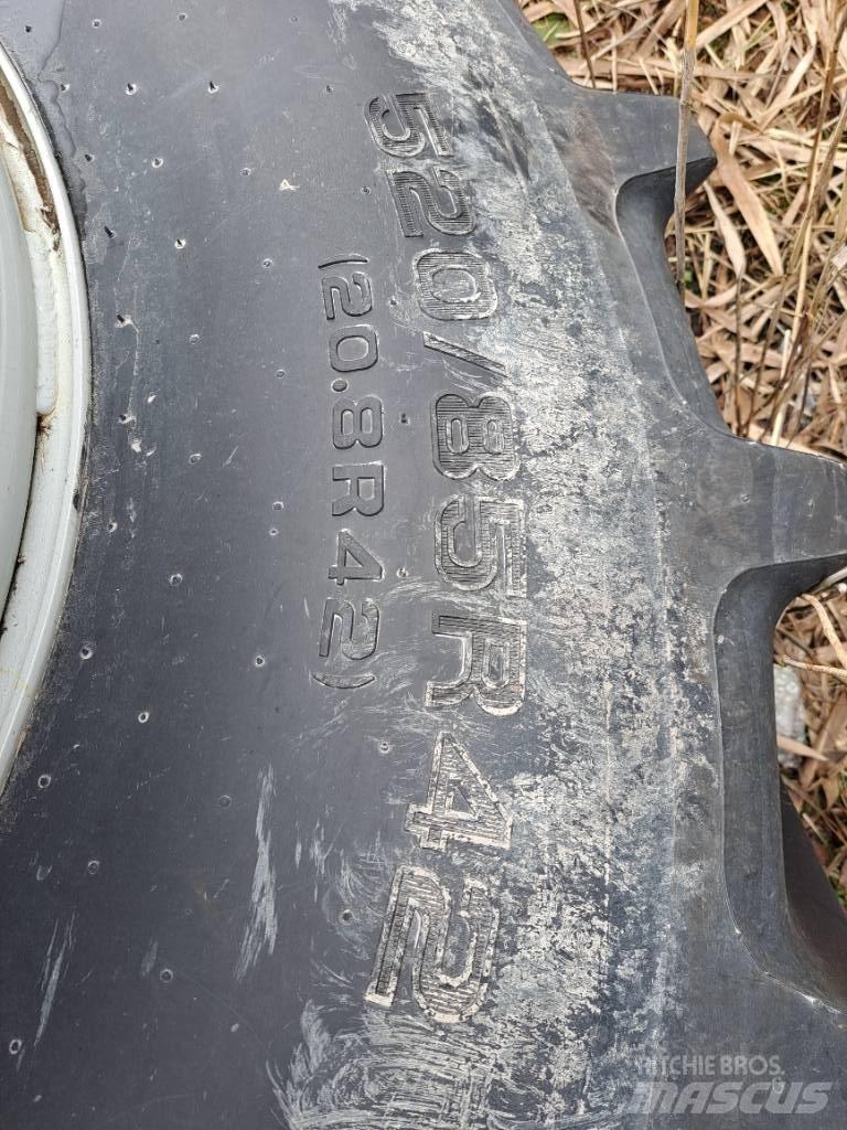  Paripyörät 520/85R42 Ελαστικά και ζάντες