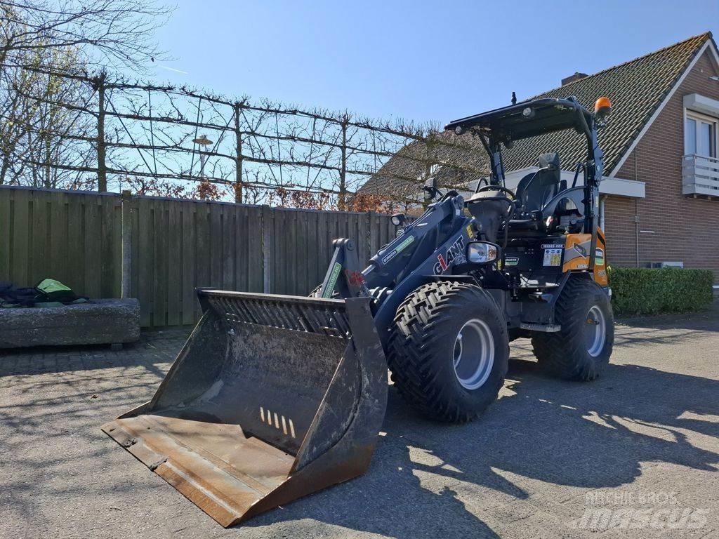 GiANT G2500 Εμπρόσθιοι φορτωτές και σκαπτικά