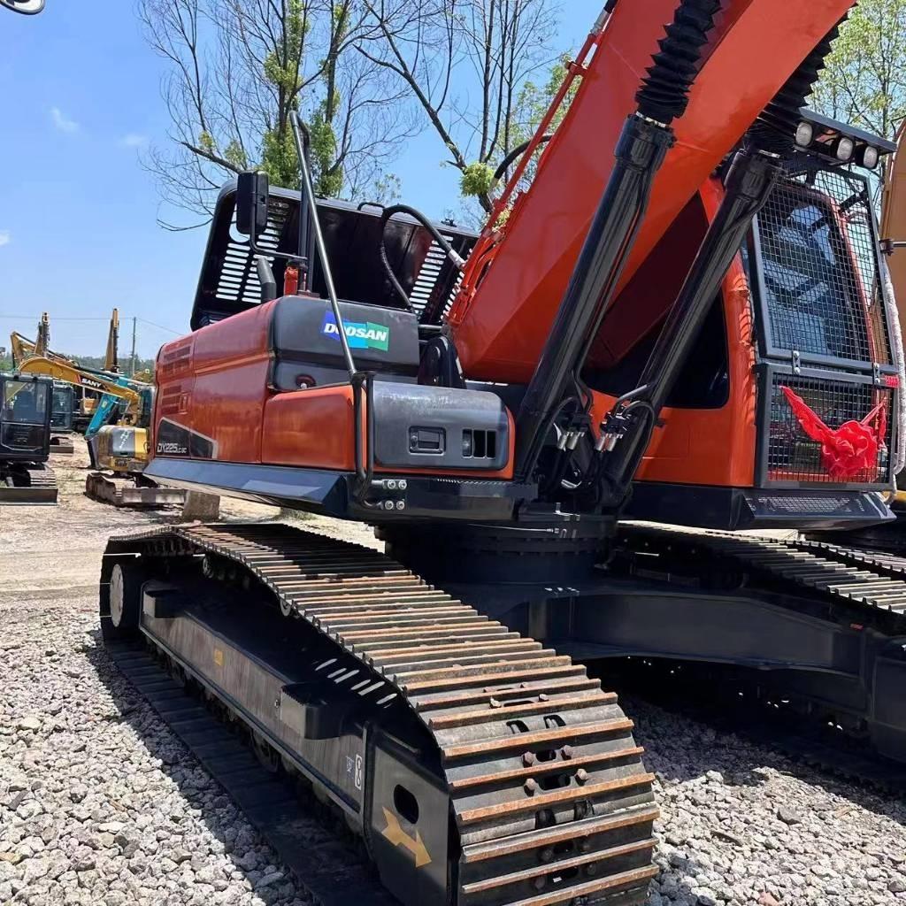 Doosan DX 225 LC Εκσκαφείς με ερπύστριες
