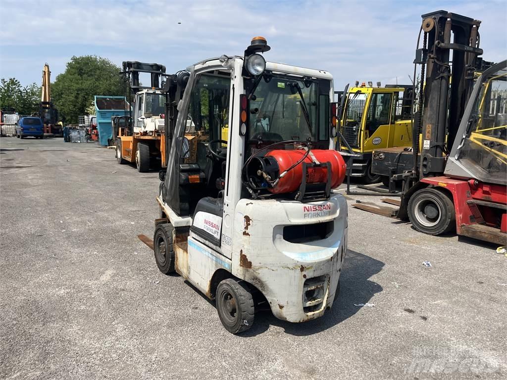 Nissan P1D1A15LQ Περονοφόρα ανυψωτικά κλαρκ με φυσικό αέριο LPG