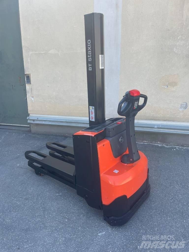 BT SWE080L Παλετοφόρα πεζού χειριστή με ιστό