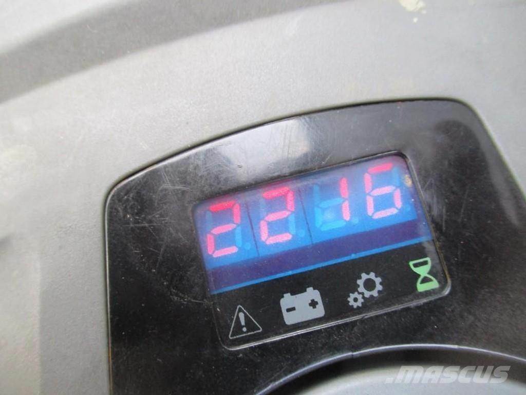 Toyota LPE200 Χειροκίνητο περονοφόρο ανυψωτικό με πλατφόρμα