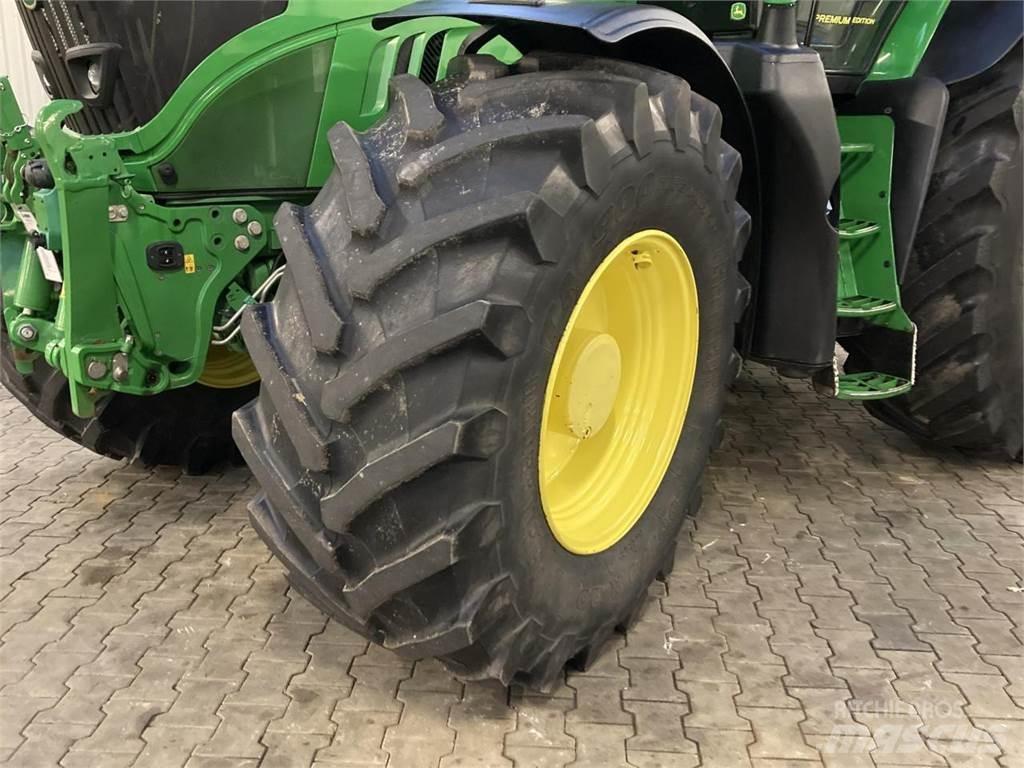 John Deere 6215R Τρακτέρ
