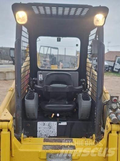 Komatsu SK815 Μίνι φορτωτές