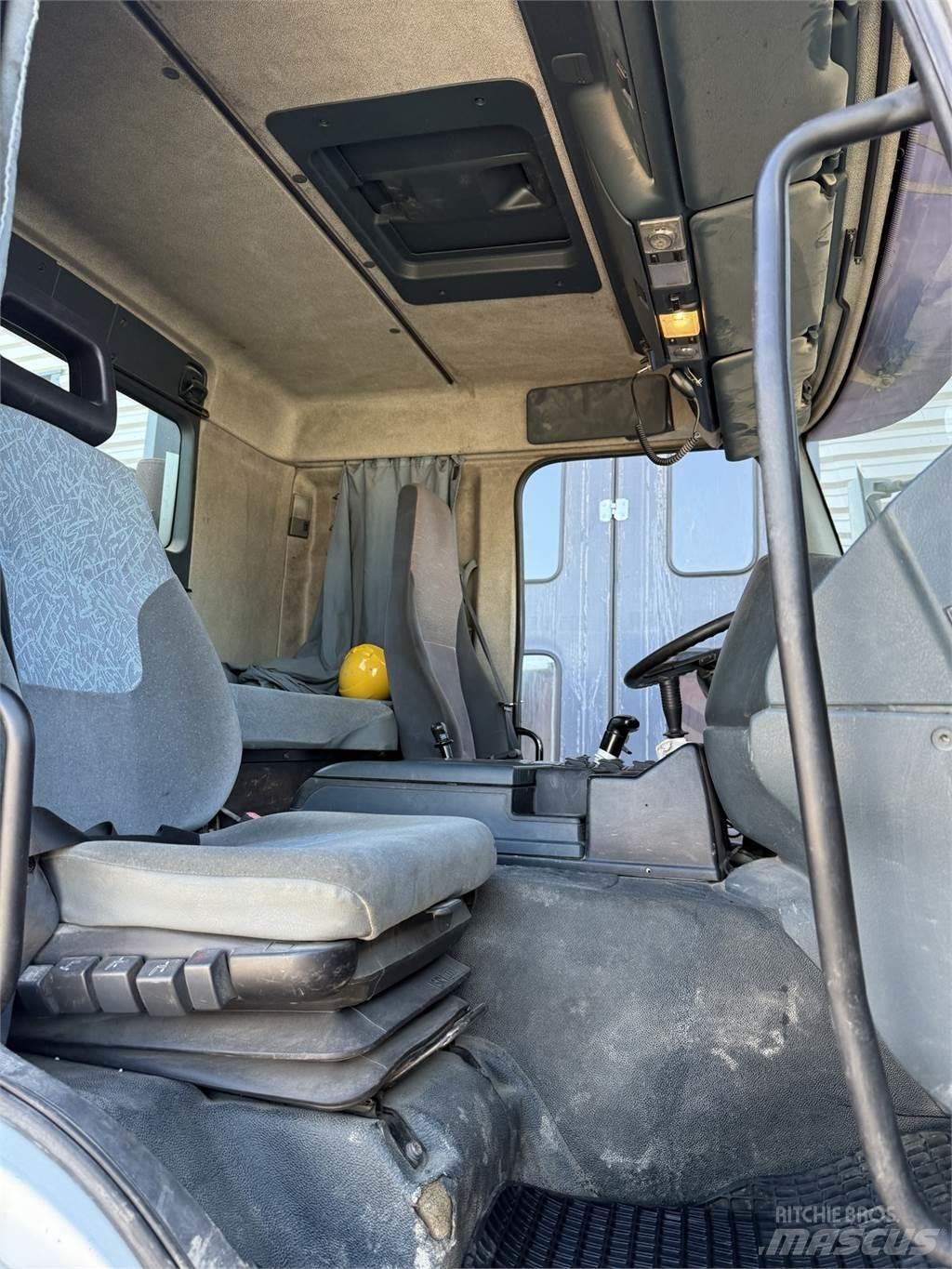 Sisu E12M 8x2 Φορτηγά Ανατροπή