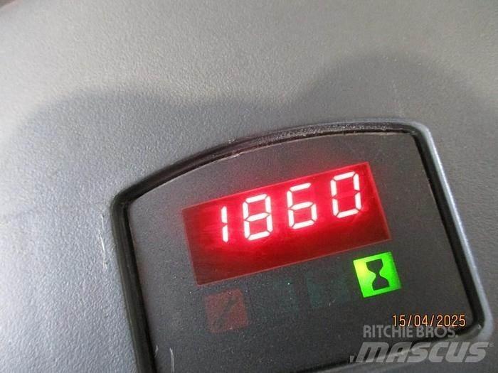 BT LPE 200-6 Χειροκίνητο περονοφόρο ανυψωτικό με πλατφόρμα