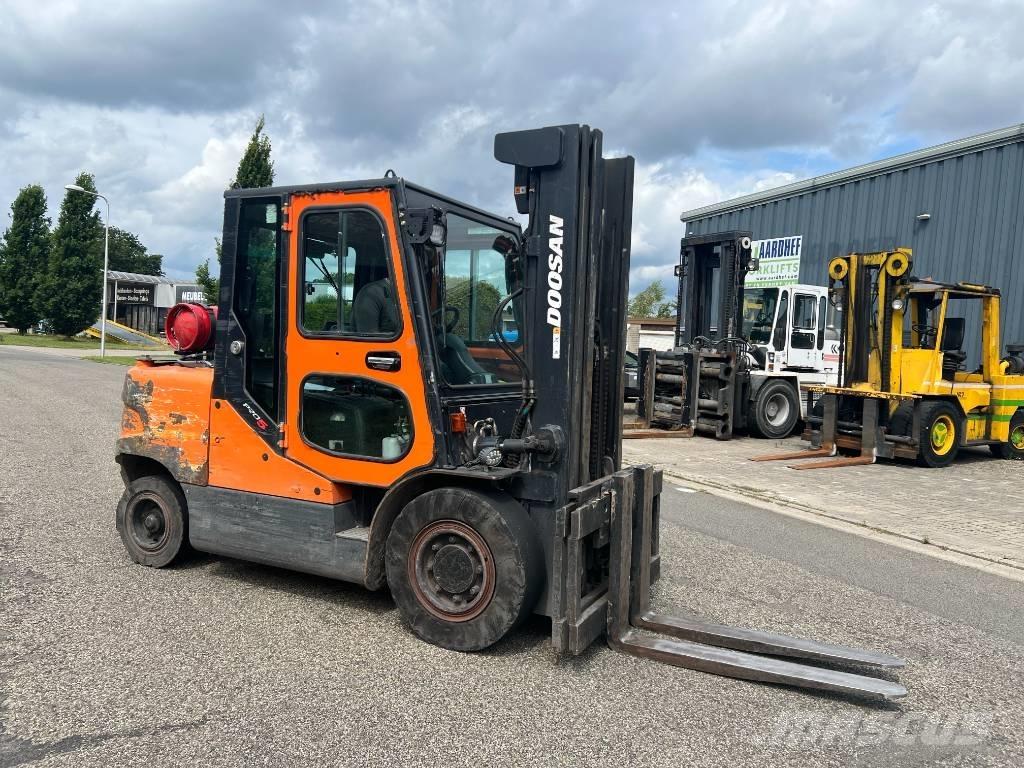 Doosan G50SC-5 Περονοφόρα ανυψωτικά κλαρκ με φυσικό αέριο LPG