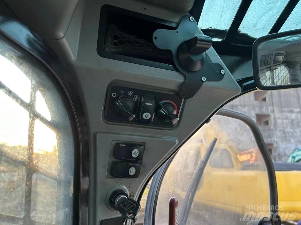 CAT 246 D Φορτωτάκια