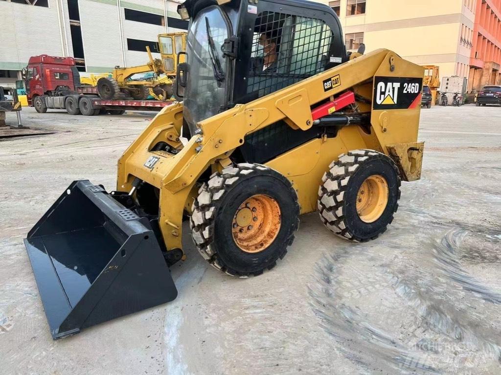 CAT 246 D Φορτωτάκια