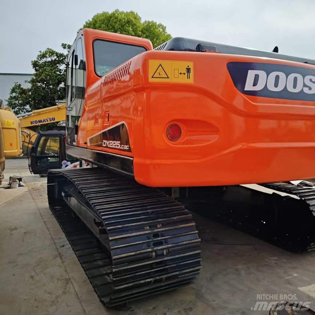 Doosan DX 225 Εκσκαφείς με ερπύστριες
