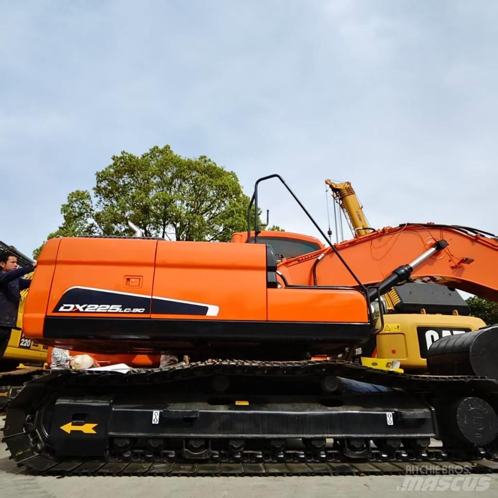 Doosan DX 225 Εκσκαφείς με ερπύστριες
