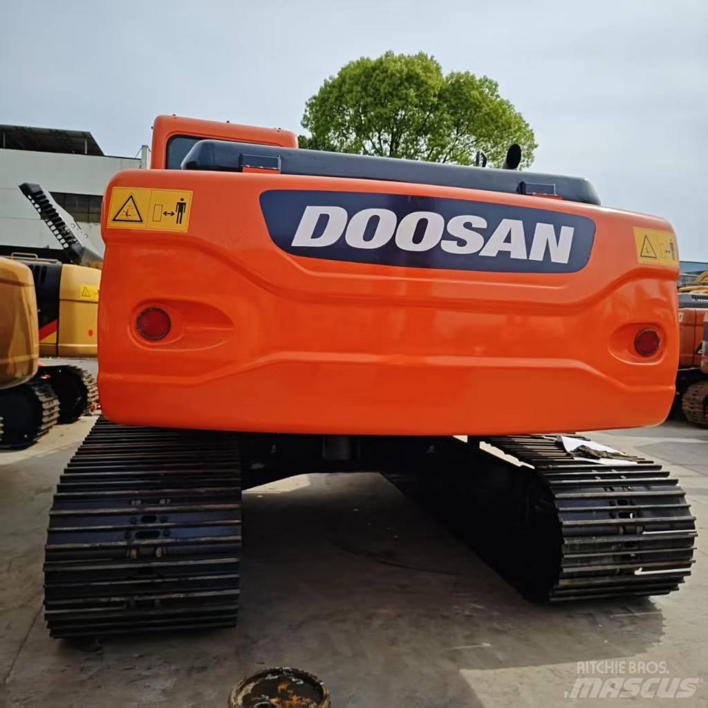 Doosan DX 225 Εκσκαφείς με ερπύστριες
