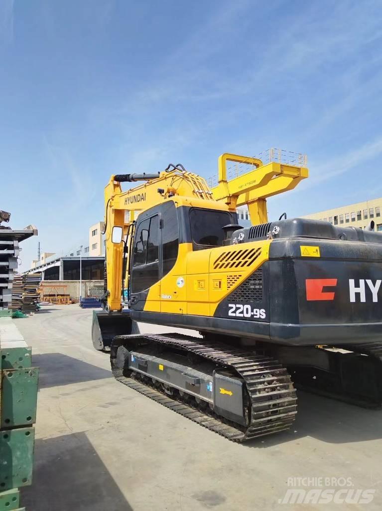 Hyundai R220LC-9S Εκσκαφείς με ερπύστριες