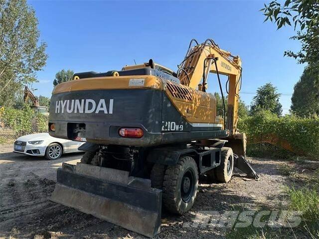 Hyundai 210W Εκσκαφείς με ερπύστριες