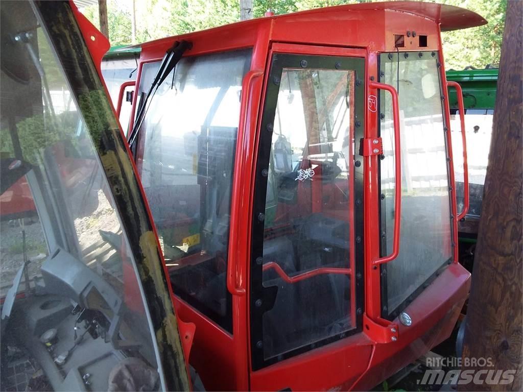 Komatsu 895 Καμπίνες και εσωτερικό