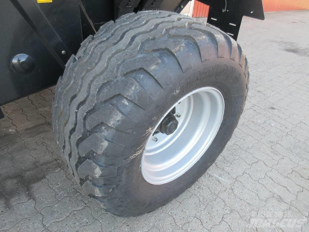 Case IH RB 465 Πρέσες κυλινδρικών δεμάτων