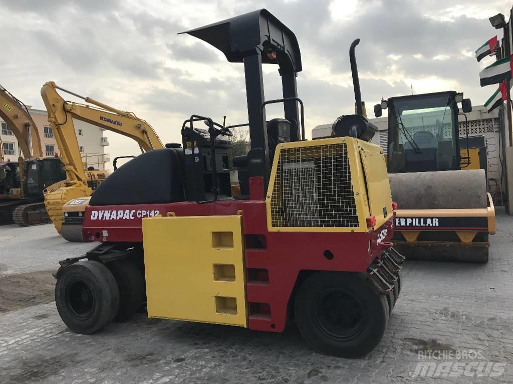 Dynapac CP 142 Κύλινδροι με επίσωτρα με αέρα