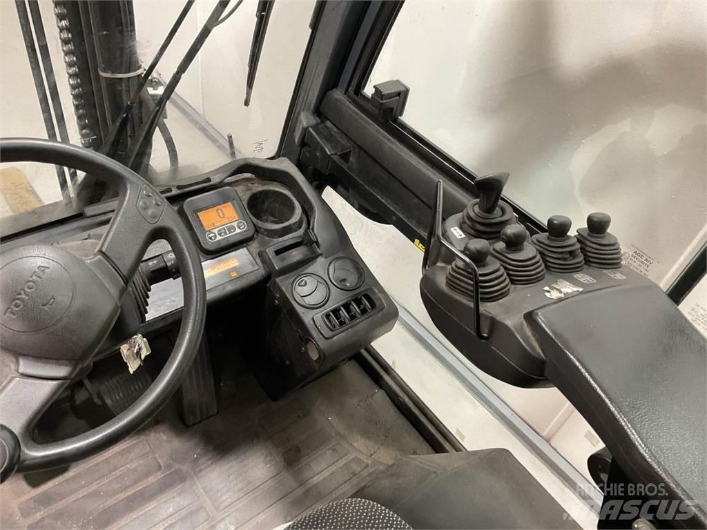Toyota 02-8FGF30 Περονοφόρα ανυψωτικά κλαρκ με φυσικό αέριο LPG