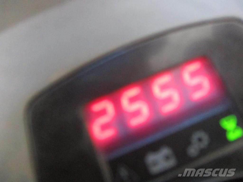 Toyota LPE250 Χειροκίνητο περονοφόρο ανυψωτικό με πλατφόρμα