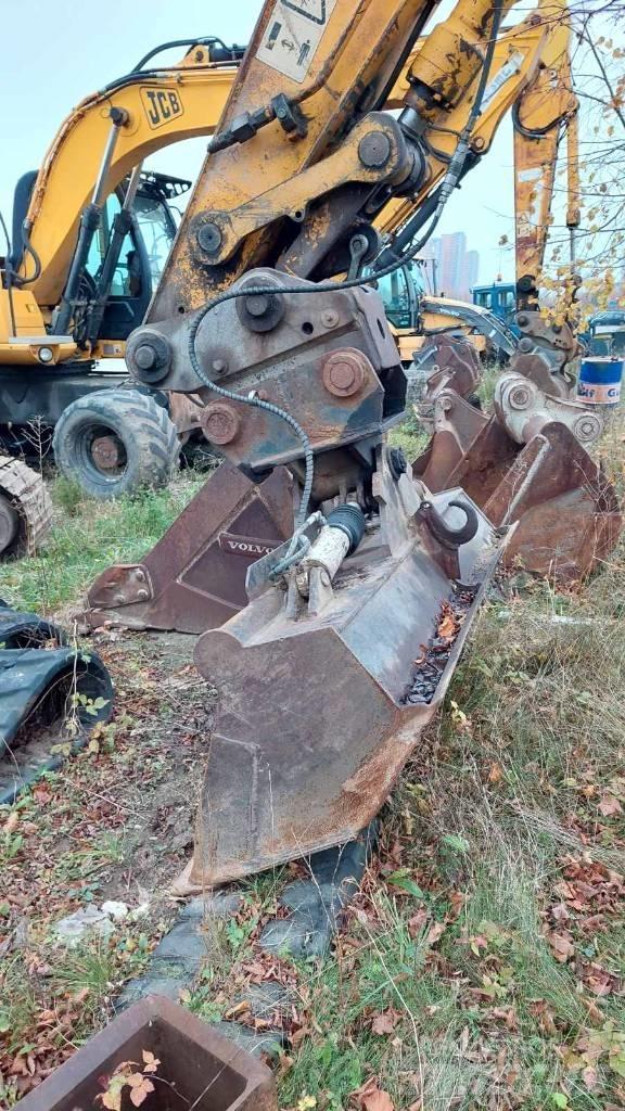JCB JS 220 LC Εκσκαφείς με ερπύστριες