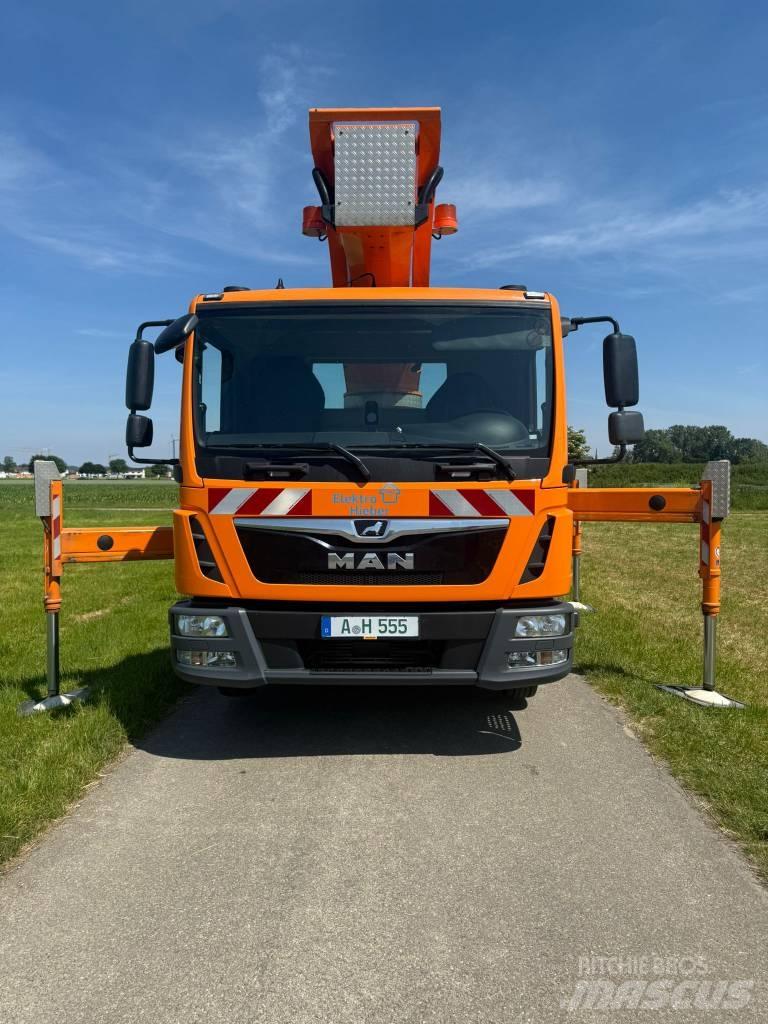 Palfinger P 300 KS Εναέριες πλατφόρμες τοποθετημένες σε φορτηγό