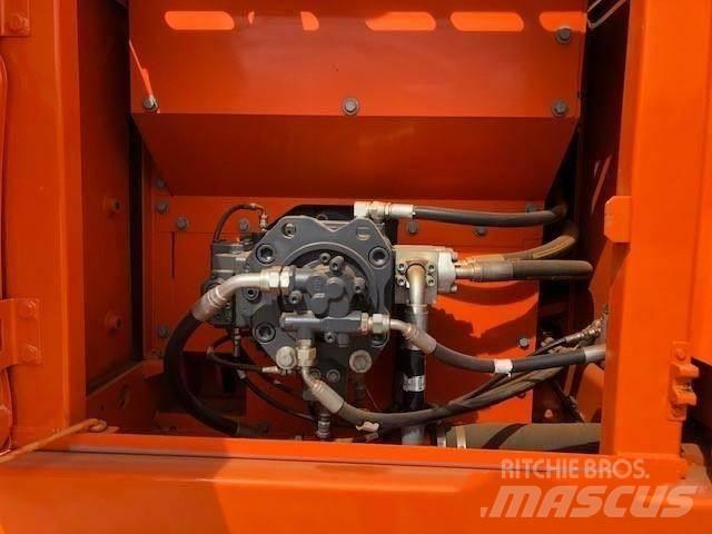 Doosan DX 225 Εκσκαφείς με ερπύστριες