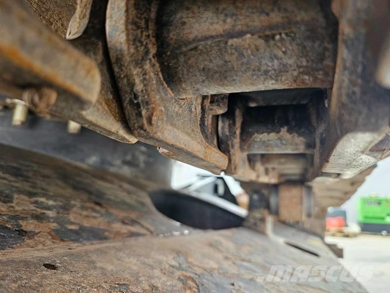 Hitachi ZX 135 US-6 Εκσκαφείς με ερπύστριες